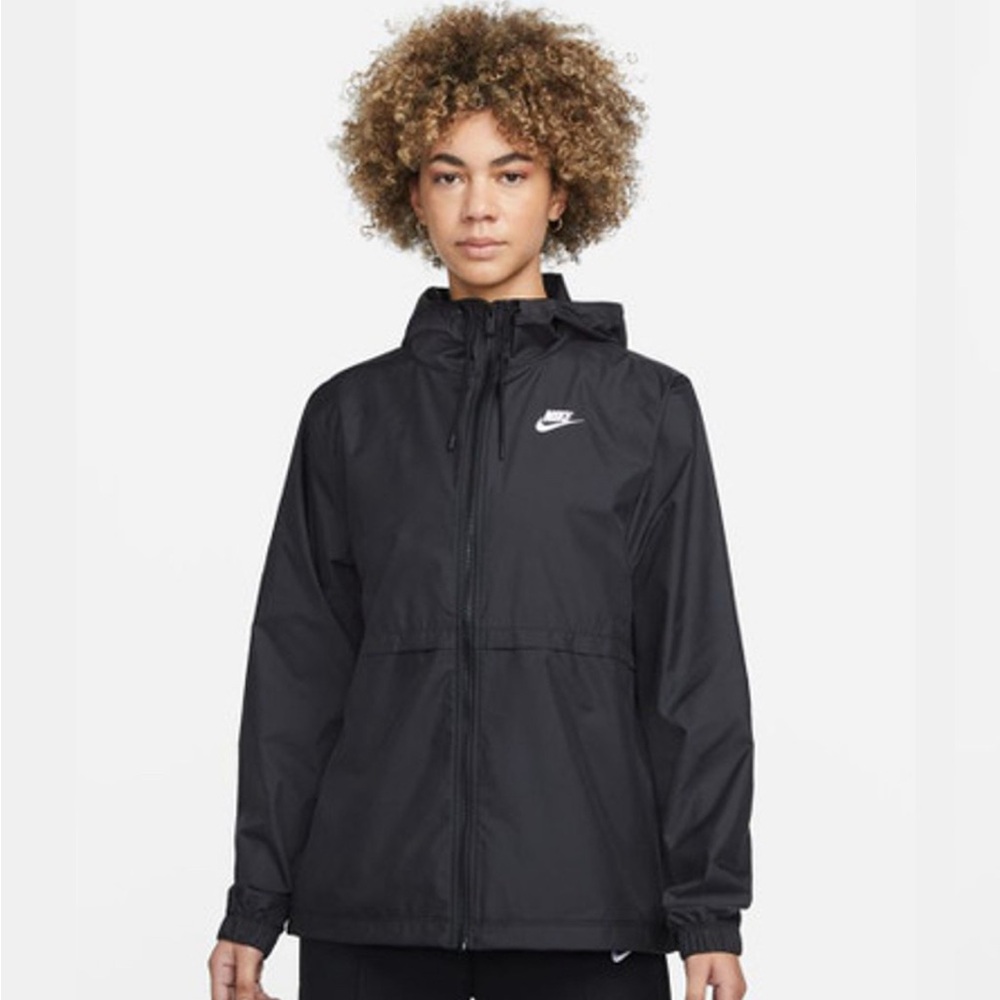 Nike
Women's Sportswear Essential Repel Woven Jacket